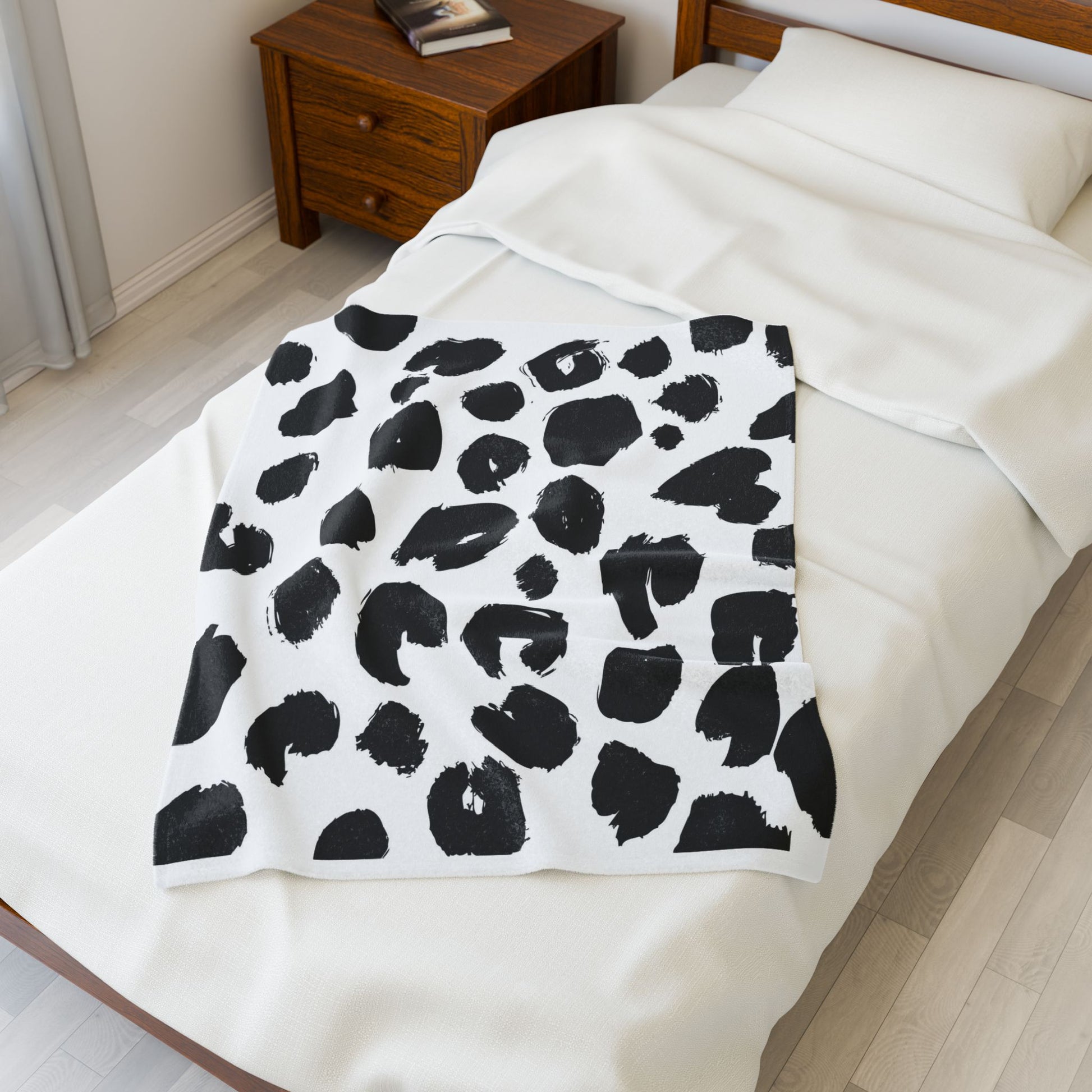 Chic Leopard Print Velveteen Plush Blanket, Cozy Throw for Home, Stylish Gift, Perfect for Winter Evenings, Bedroom Decor