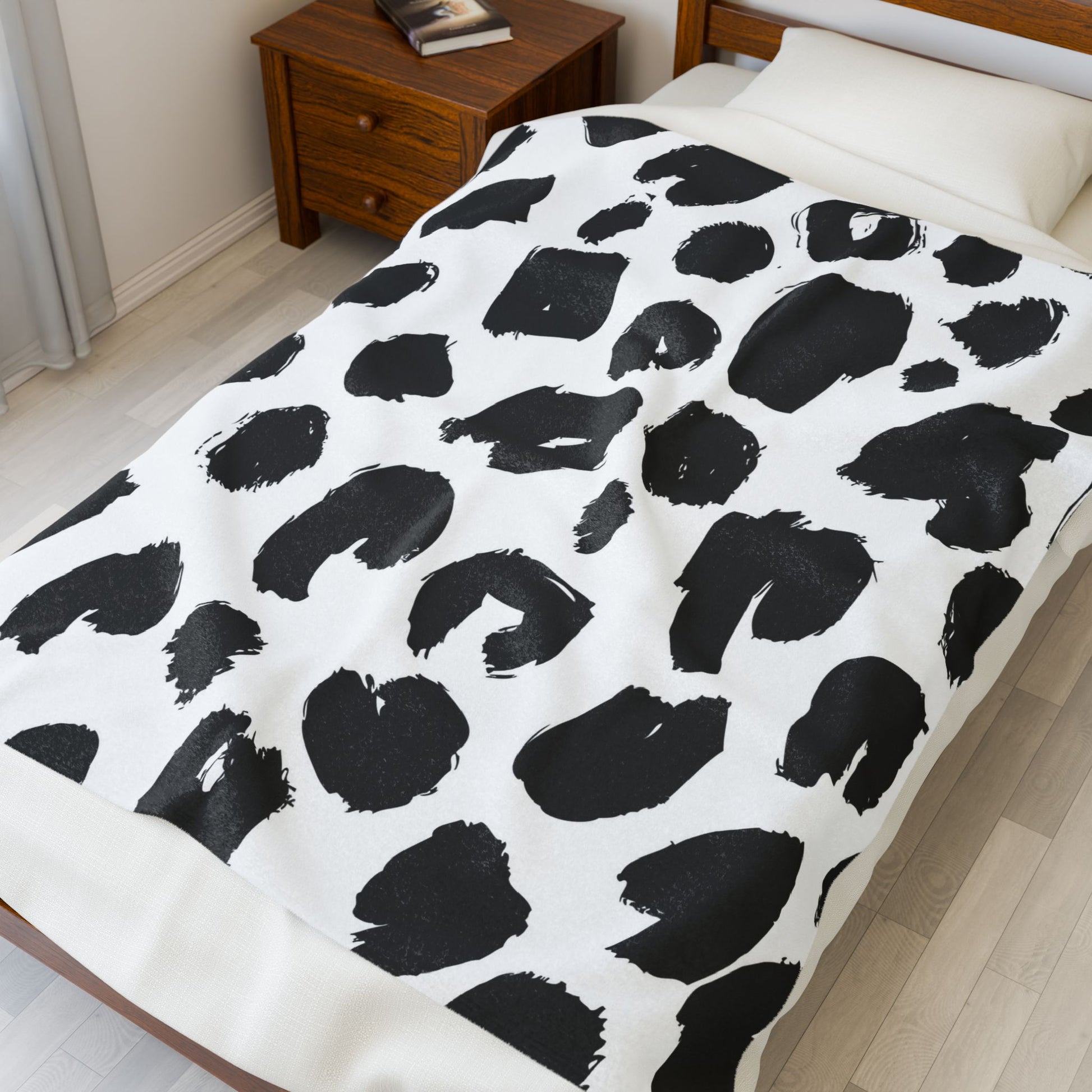Chic Leopard Print Velveteen Plush Blanket, Cozy Throw for Home, Stylish Gift, Perfect for Winter Evenings, Bedroom Decor